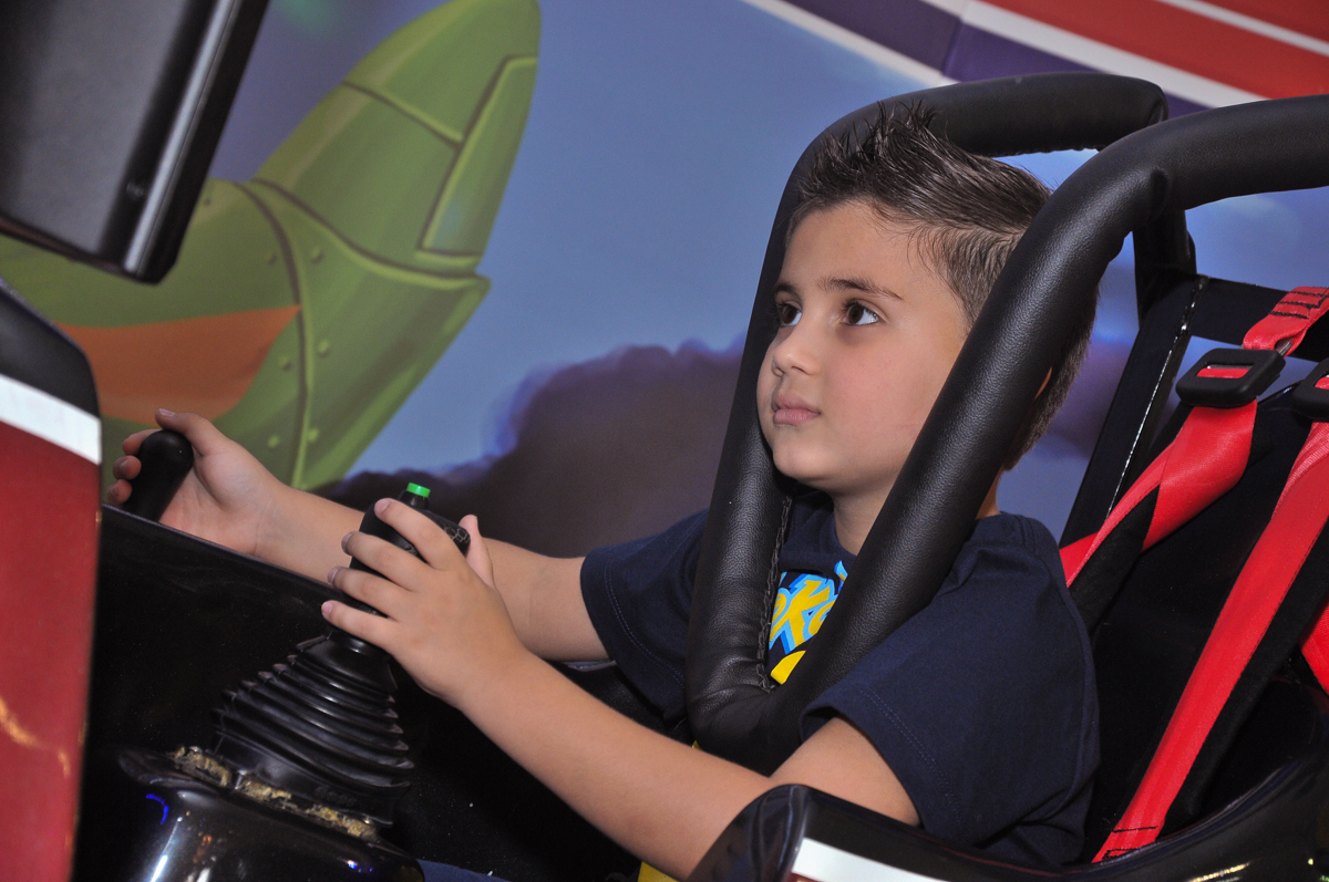 aniversariante brincando no Buffet infantil Salakaboom