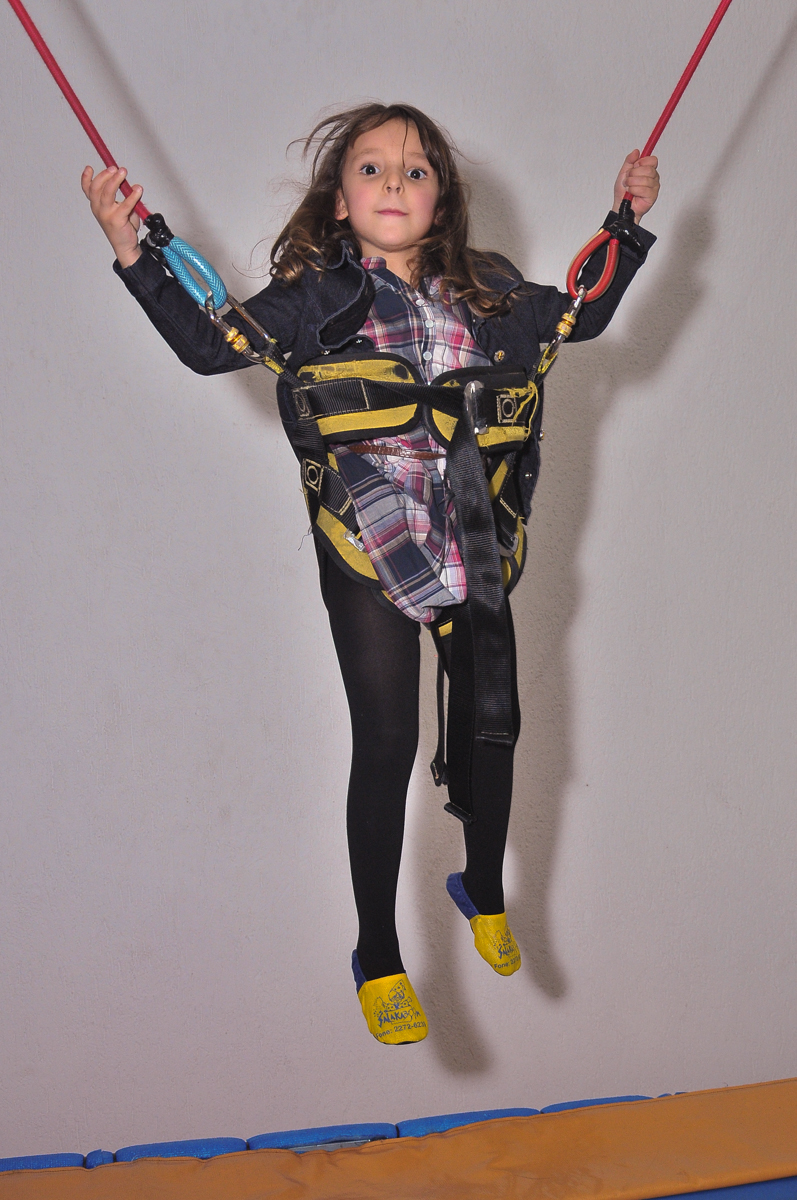 brincadeira na cama elástica no Buffet infantil Salakaboom