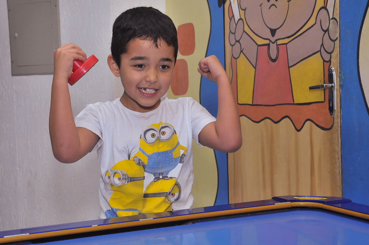 alegria de fazer o gol no Buffet infantil Salakaboom