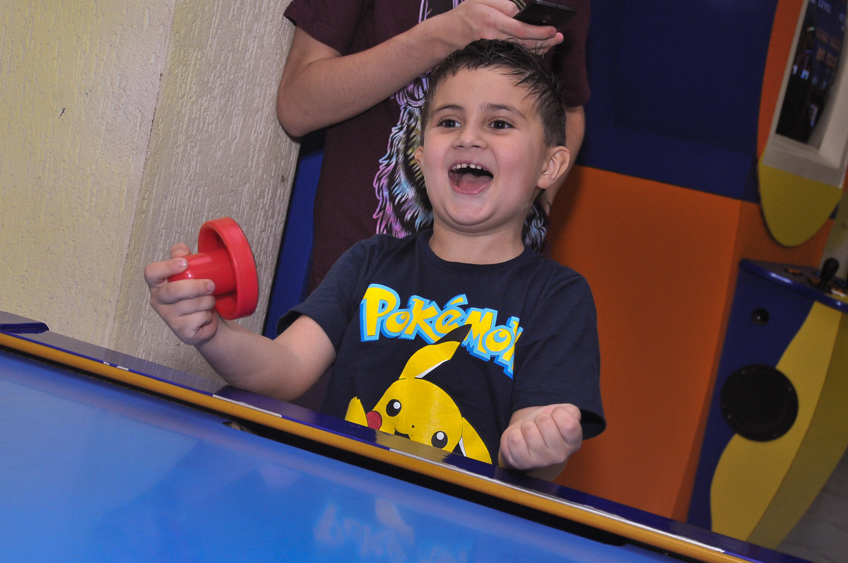 comemoração depois do gol no Buffet infantil Salakaboom