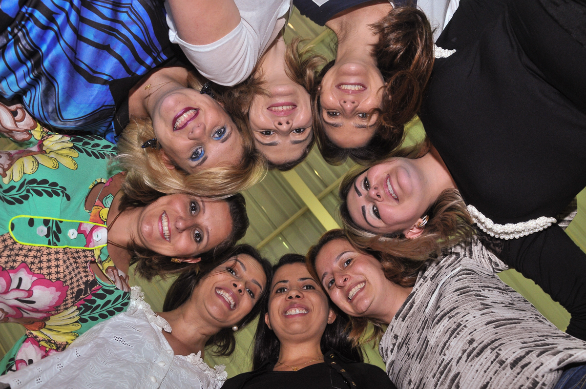 fotos das amigas no Buffet infantil Salakaboom