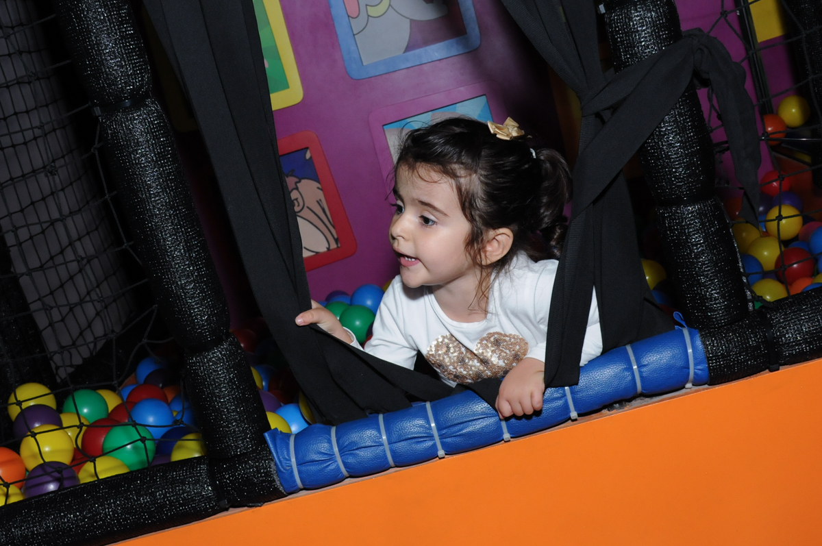 piscina de bolinha brincadeira certa no Buffet Planeta Prime-Alphaville