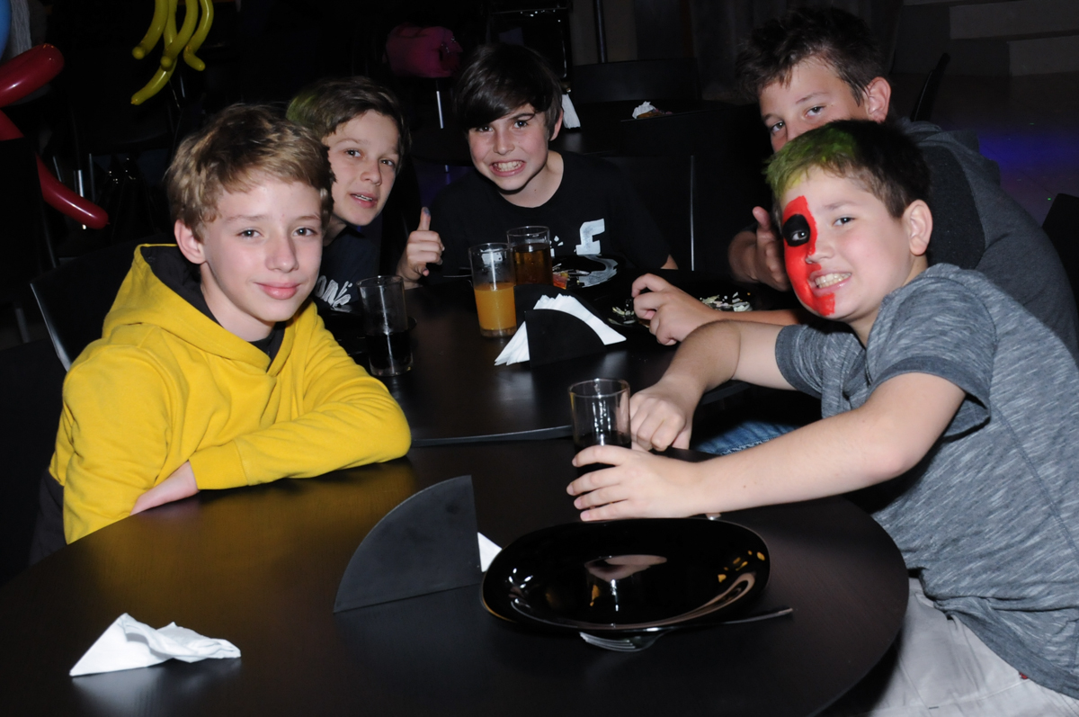 pose para foto no Buffet Planeta Prime-Alphaville