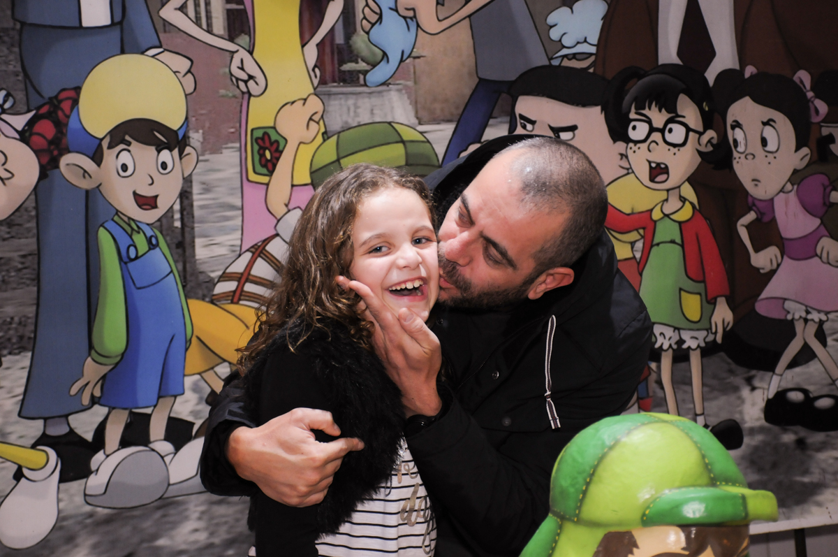 beijinho do papai em frente a mesa decorada chaves no Buffet Espaço Parabéns, Lapa