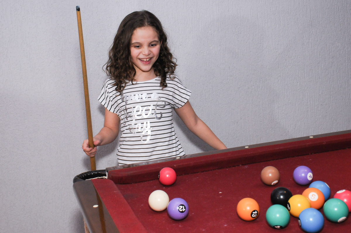 jogando bilhar no Buffet Espaço Parabéns, Lapa