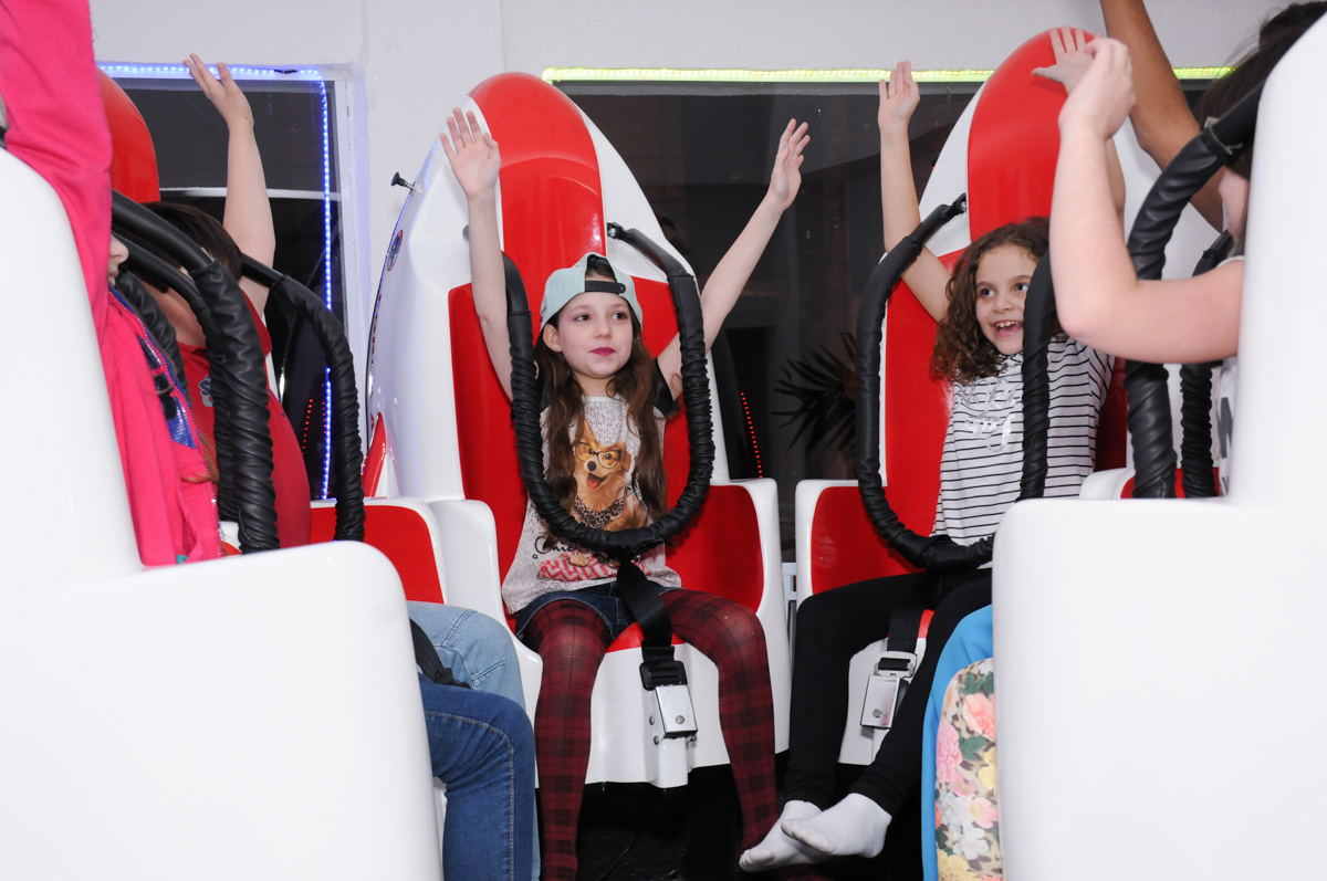 muita bagunça no brinquedo espacial no Buffet Espaço Parabéns, Lapa