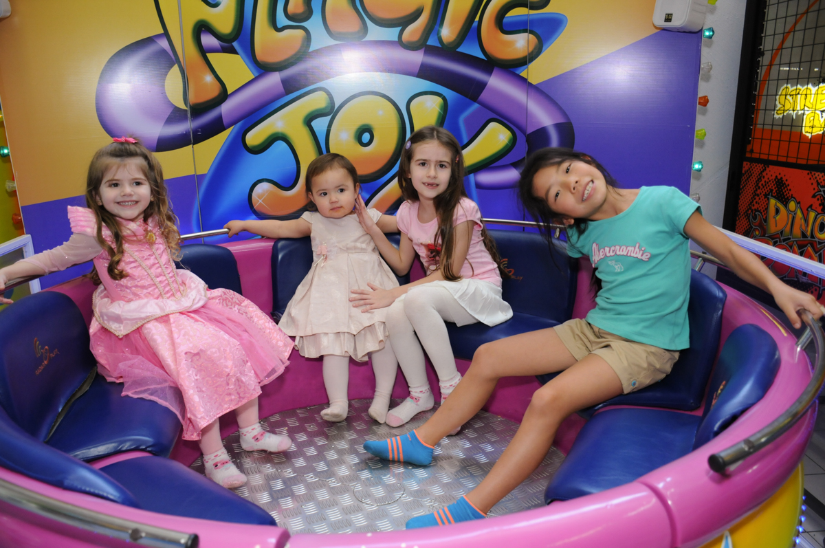 bagunça no labamba no Buffet Magic Joy - Moema, São Paulo