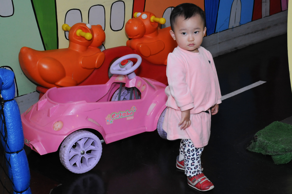 brincando na área baby no Buffet Infantil Anarquia Park, Moema, São Paulo, SP