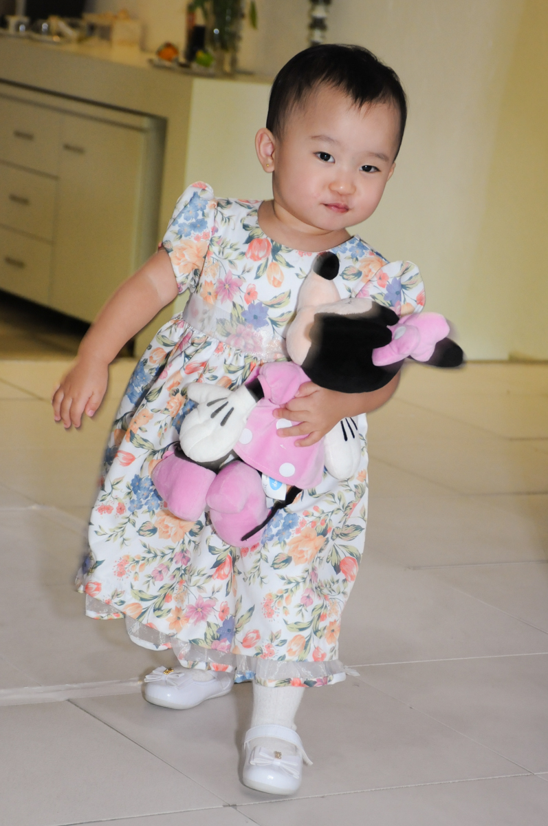 feliz andando no salão do Buffet Infantil Anarquia Park, Moema, São Paulo, SP