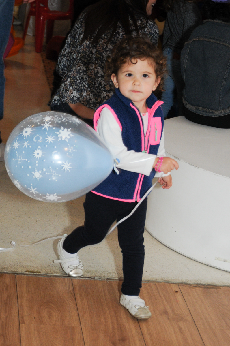 amiguinha com balãi no condomínio Granja Vianna