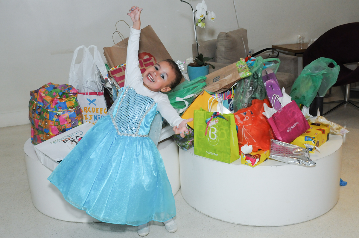 foto com os presentes no condomínio Granja Vianna