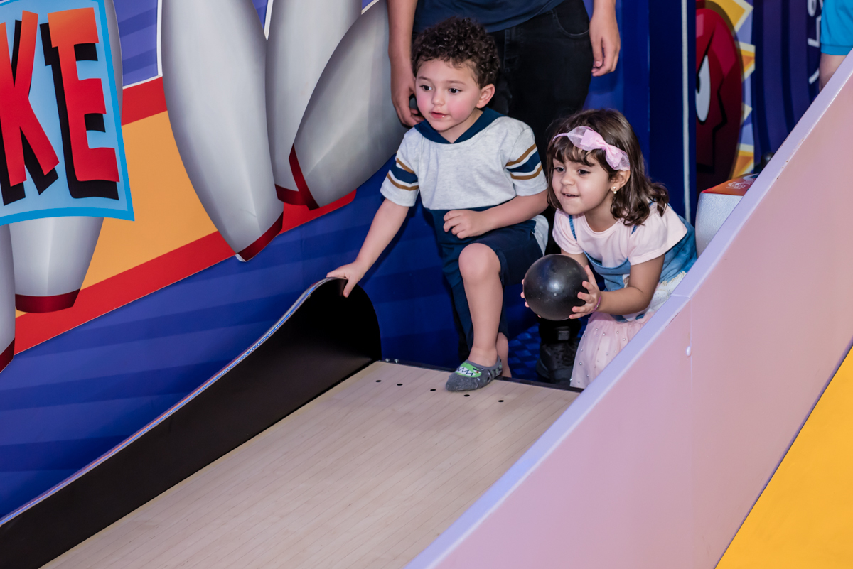 os pequenos também gostam de boliche