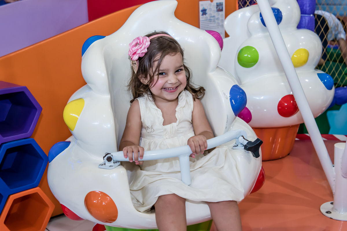 carrossel divertido para as pequenas