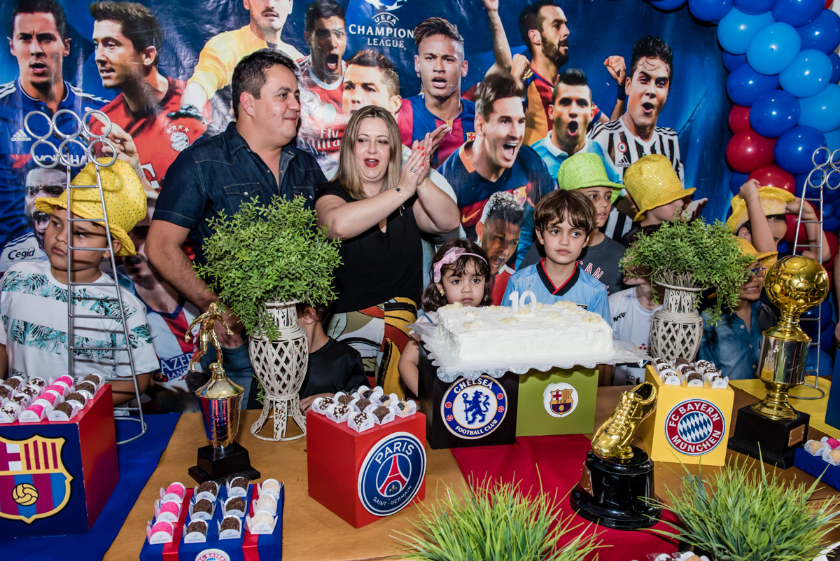 parabéns animado com toda família e amigos