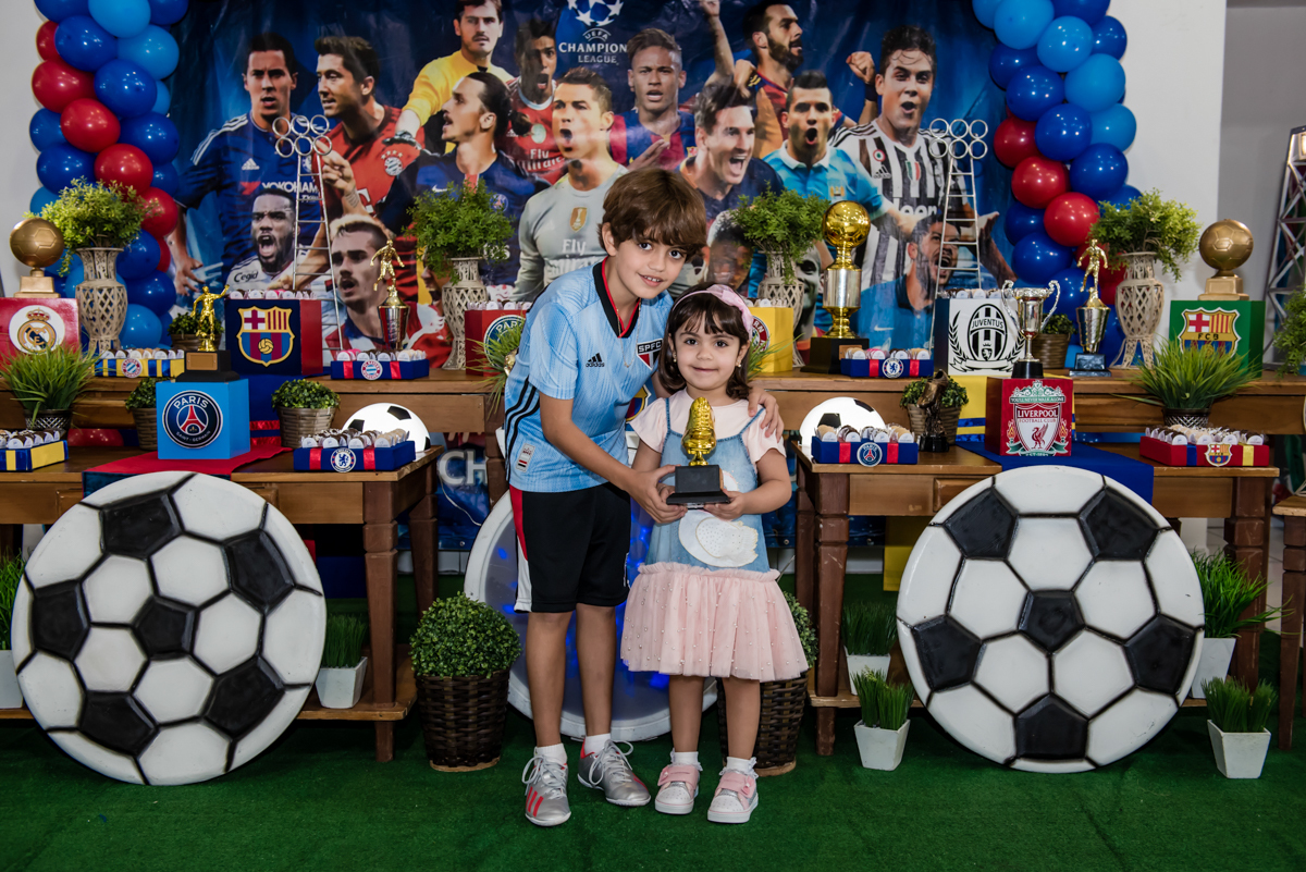 fotografia de isaque e a irmã