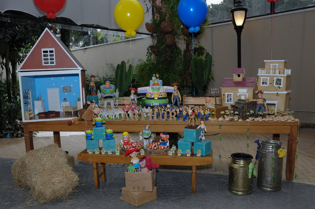 mesa tema toy story no Buffet Praça Pitangueiras, São Paulo- SP