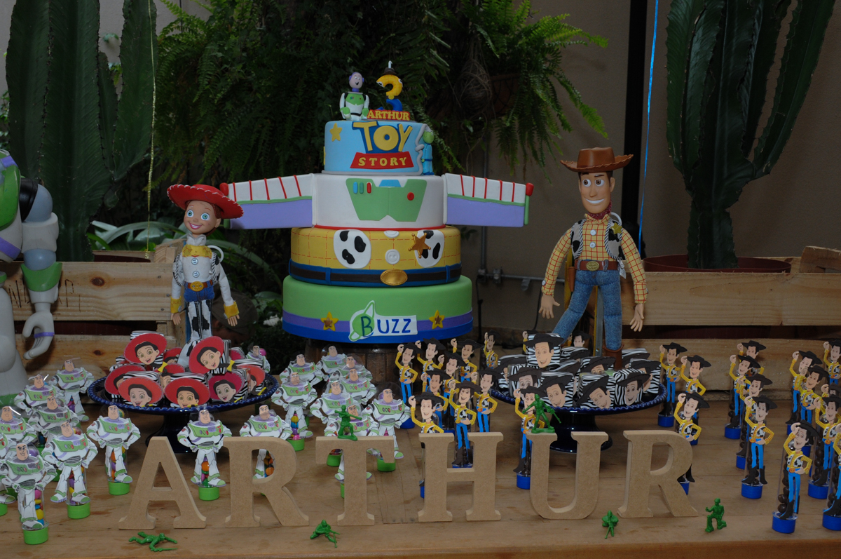 detalhes da mesa toy story no Buffet Praça Pitangueiras, São Paulo- SP