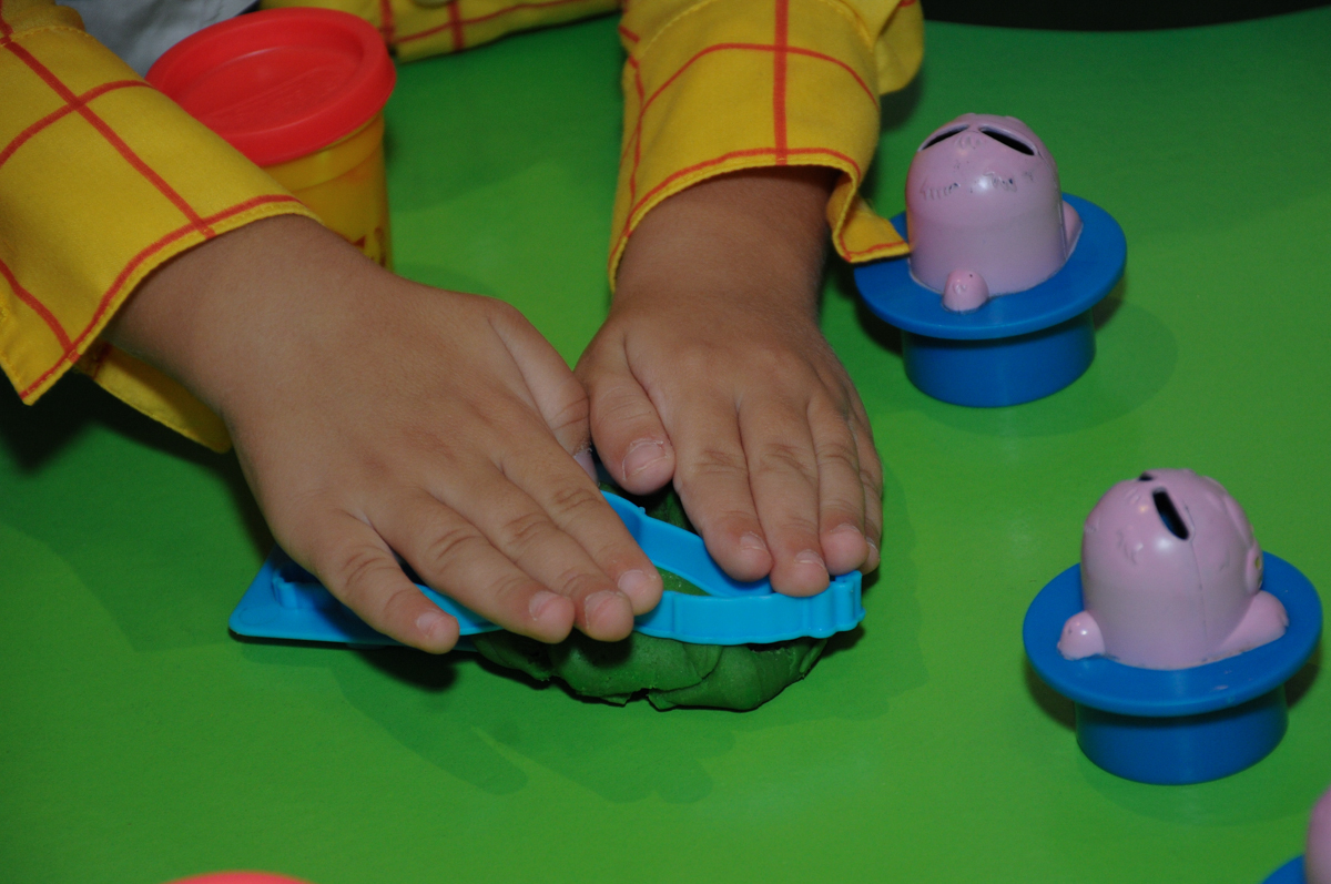 moldando com massinhas no Buffet Praça Pitangueiras, São Paulo- SP