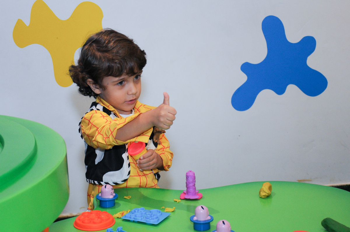 bricadeira na sala de massinhas no Buffet Praça Pitangueiras, São Paulo- SP