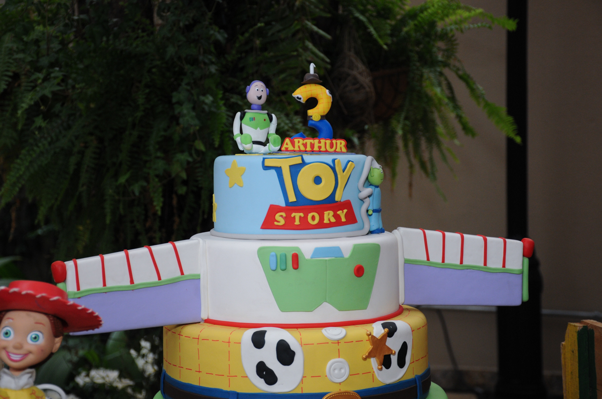 bolo decorado toy story no Buffet Praça Pitangueiras, São Paulo- SP