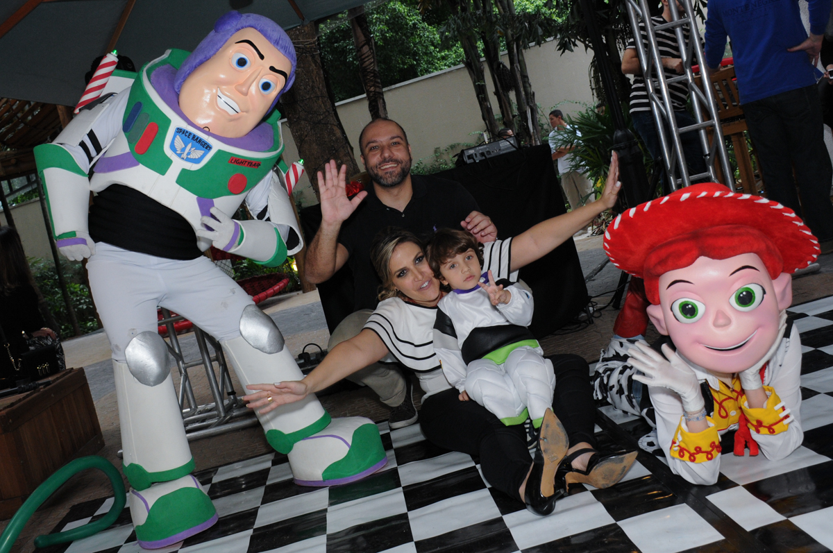 O até logo de arthur e seus pais no Buffet Praça Pitangueiras, São Paulo- SP