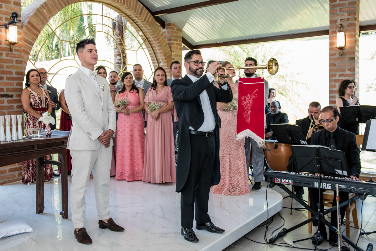 os clarinetes soam para a entrada mais esperada