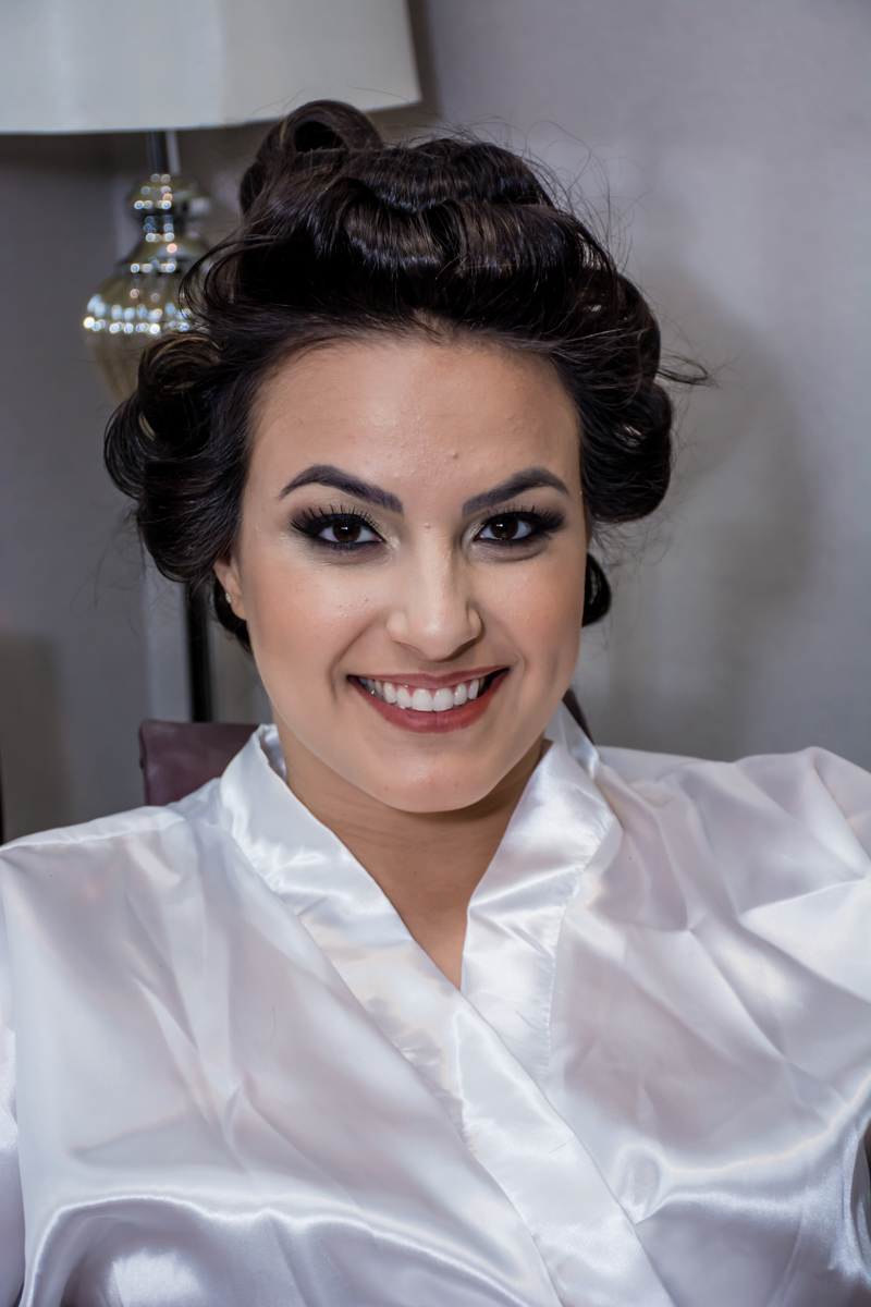 noiva se prepara para a serimonia