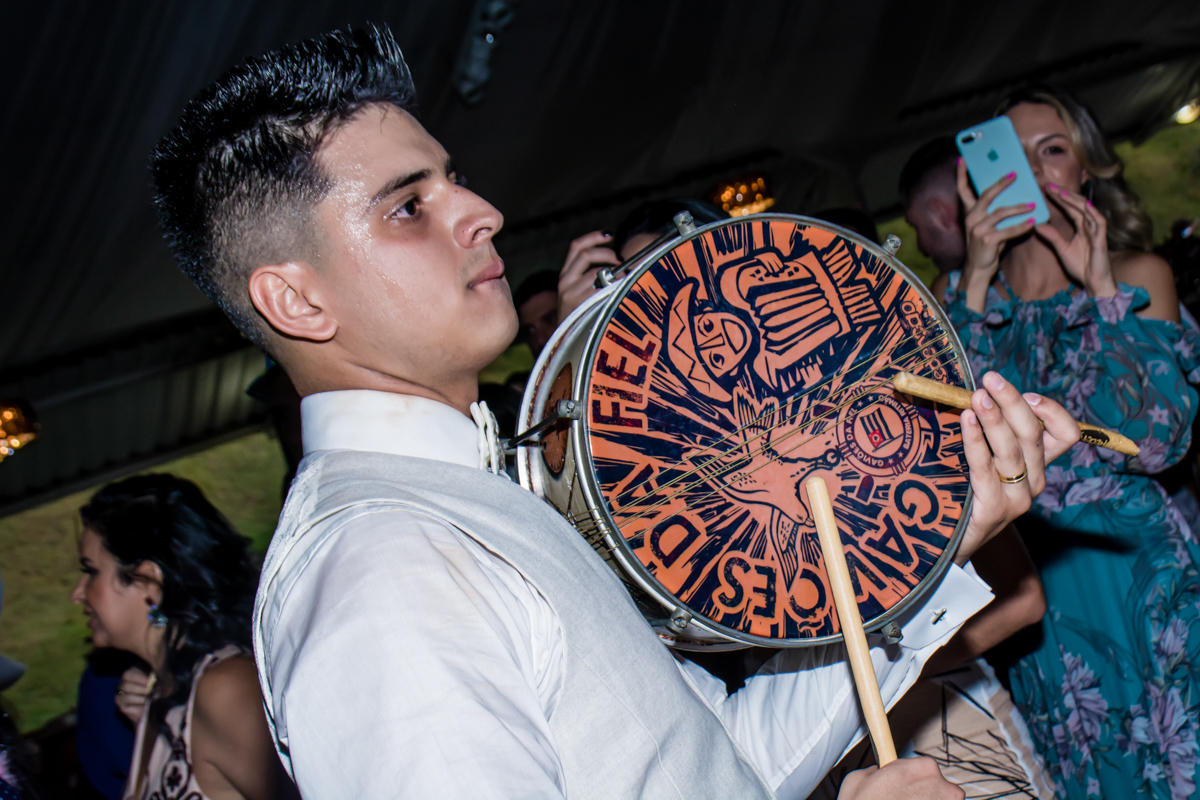 o noivo cai no samba