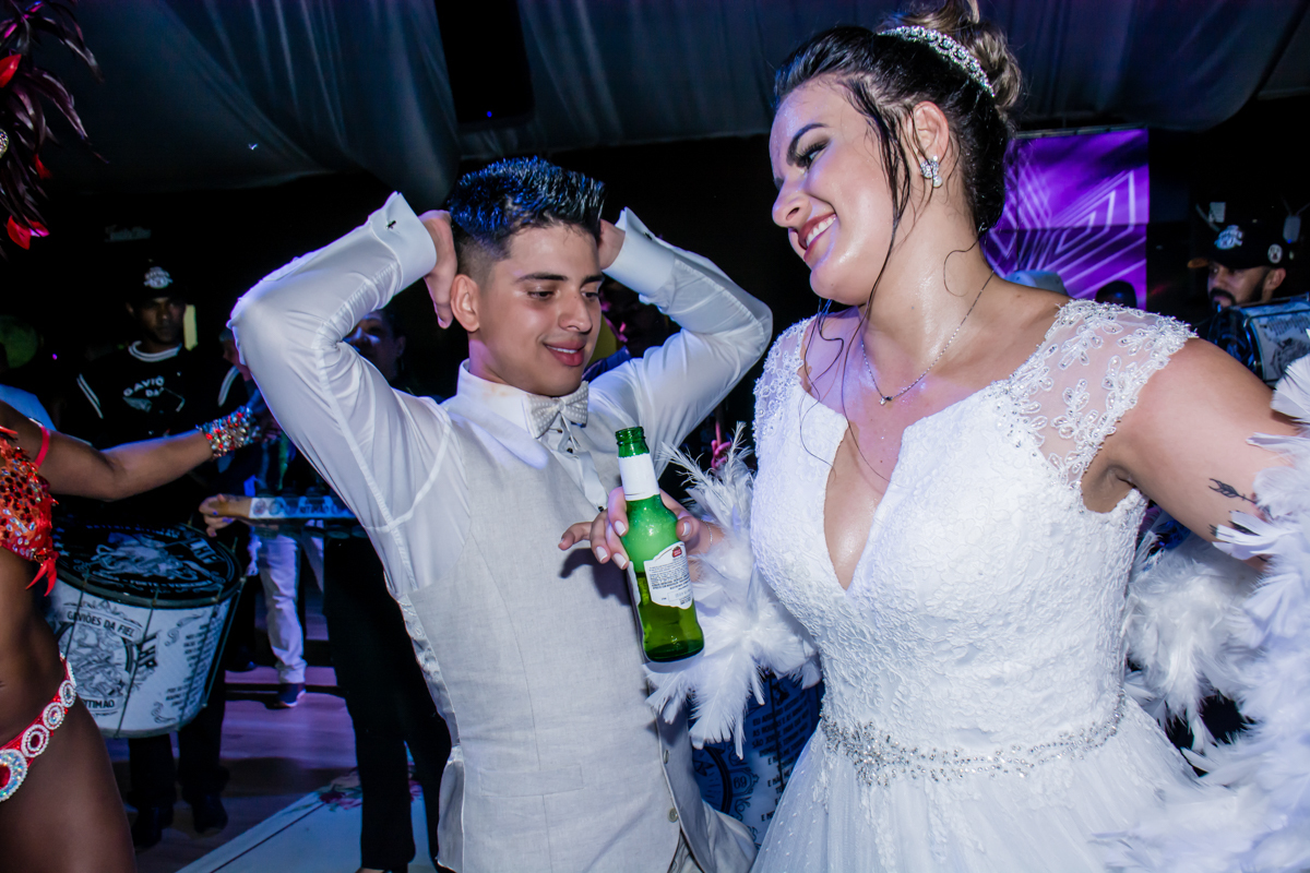 o casal cai no samba