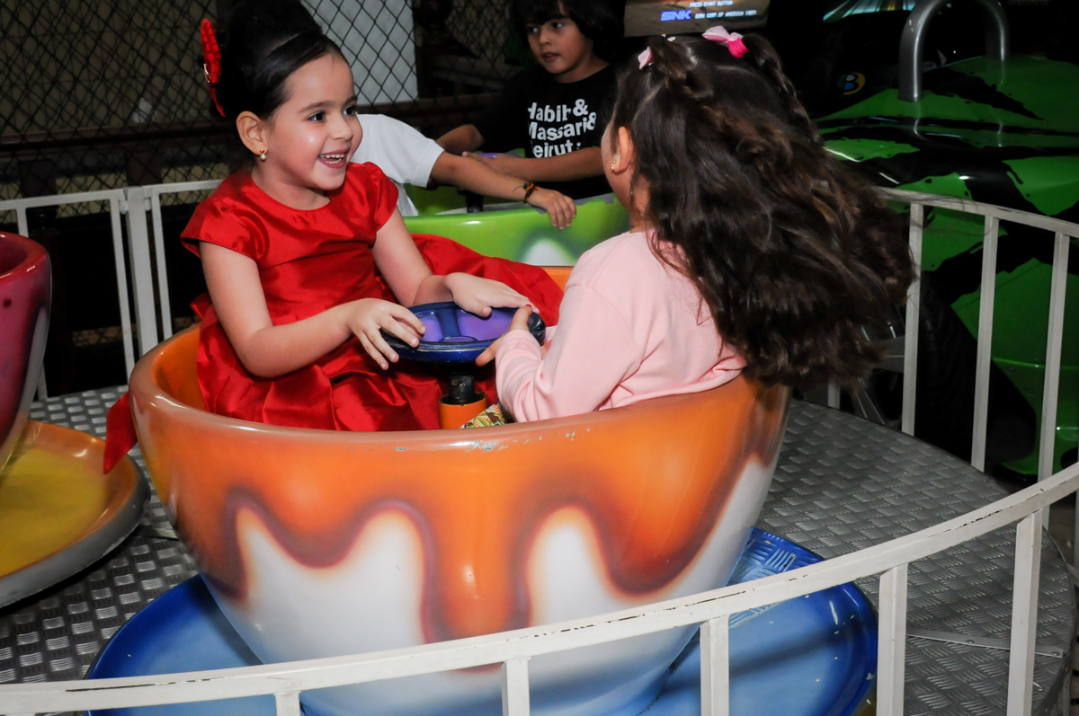 brincadeiras na xícara no Buffet Viva Vida, Butantã, São Paulo