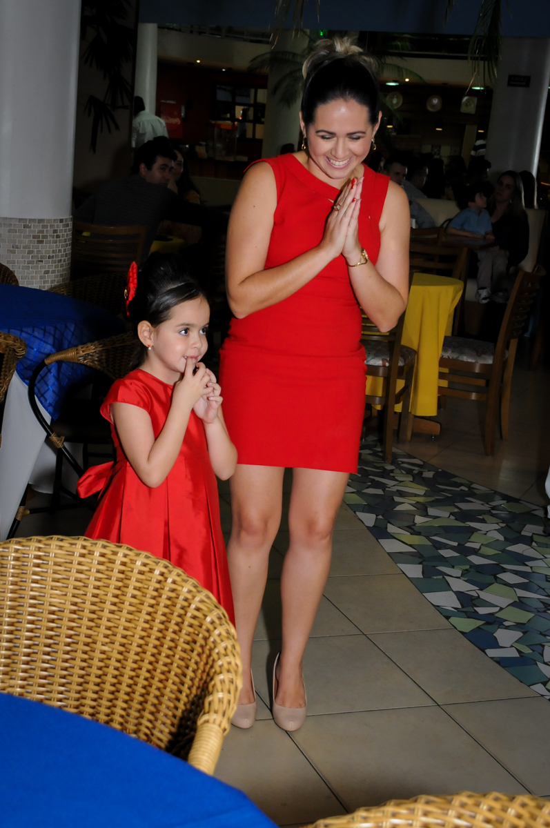 espectativa com a chegada da branca de neve no Buffet Viva Vida, Butantã, São Paulo