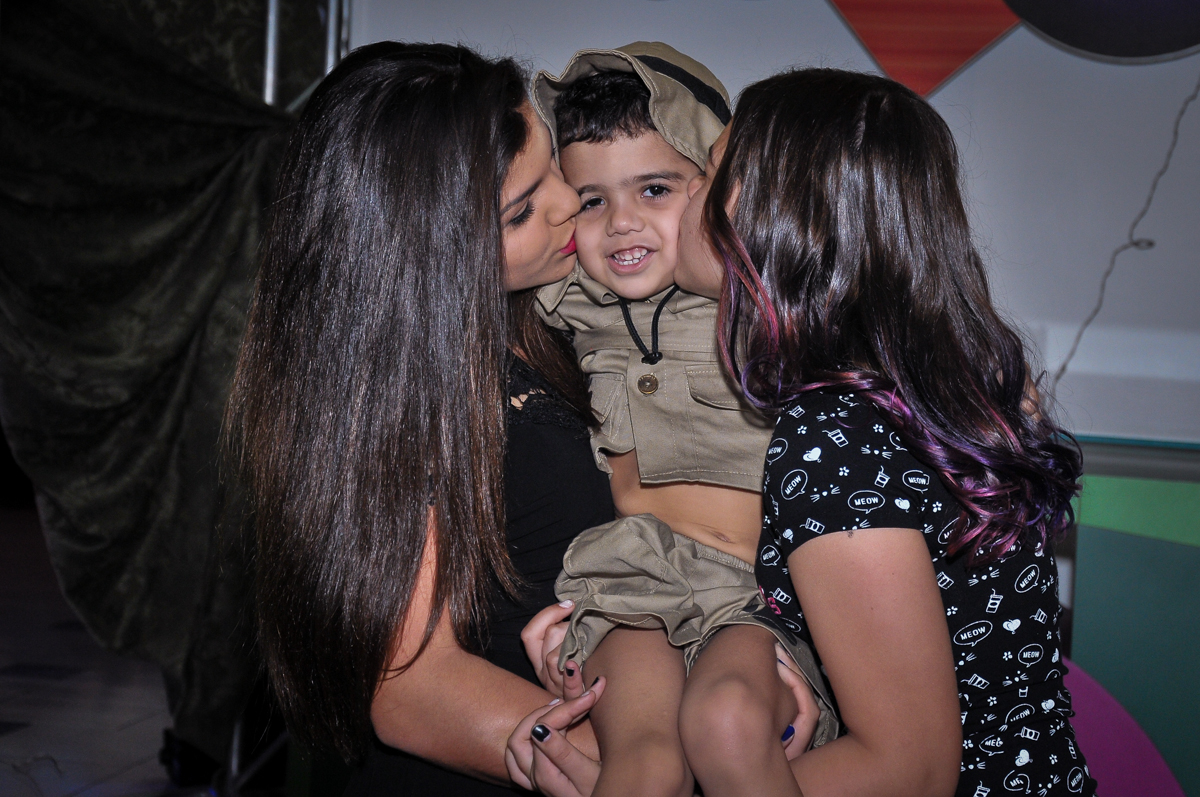 aniversariante e irmãos no Buffet infantil Max Mania, Panambi