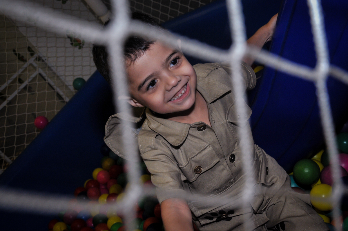 aniversariante na piscina de bolinha no Buffet infantil Max Mania, Panambi