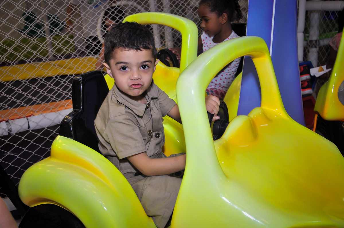 aniversariante no carrinho no Buffet infantil Max Mania, Panambi