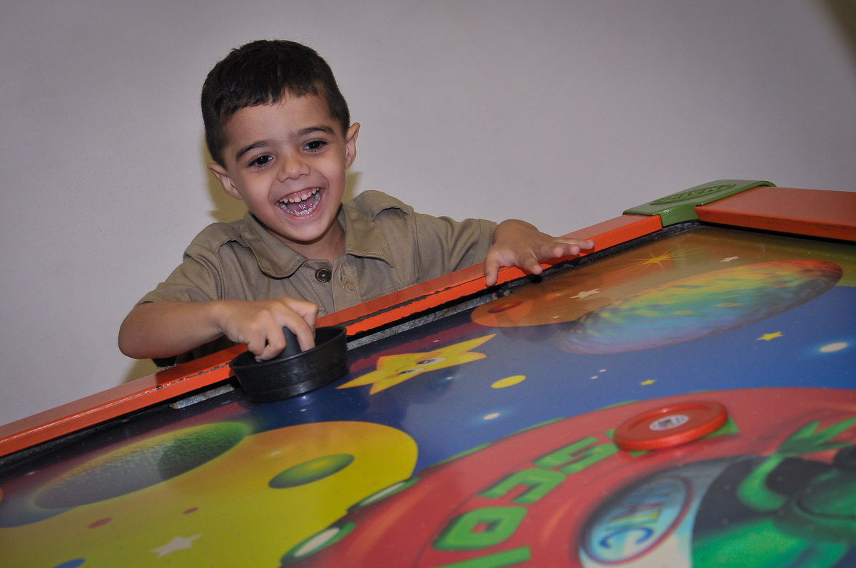 jogo com os amigos no Buffet infantil Max Mania, Panambi