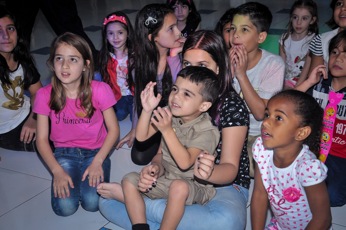 chegada dos dinossauros rex no Buffet infantil Max Mania, Panambi