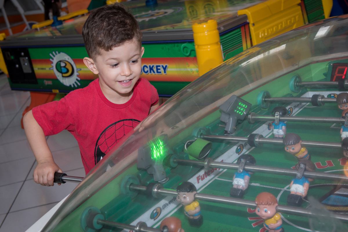 jogo de pebolim divertido