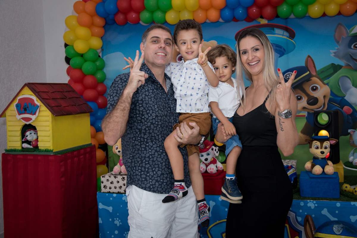 entrada da família para a festa do pedro