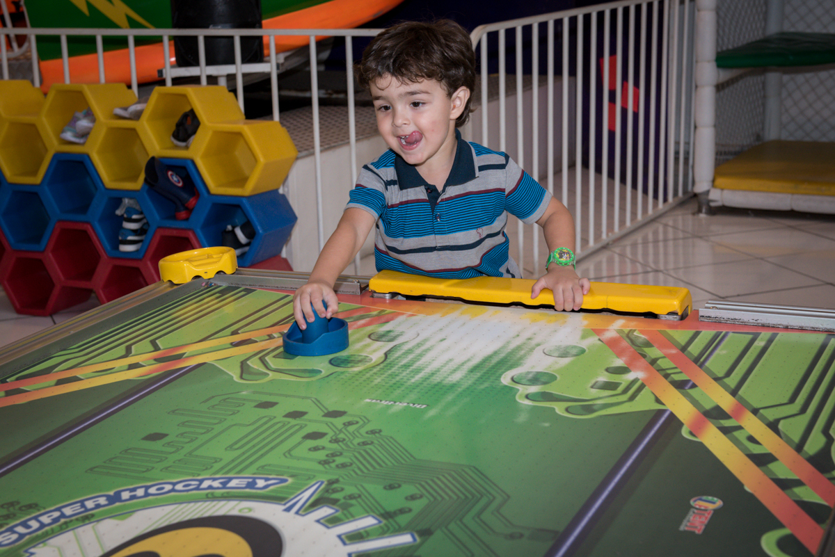 jogo de futebol muito animado