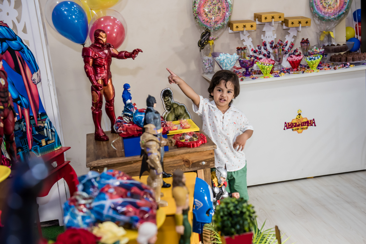 muito feliz com os personagens da mesa