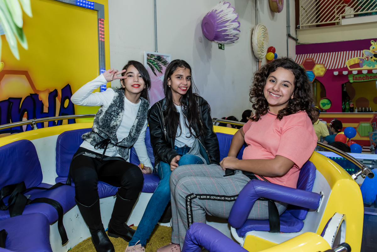 as amigas brincam no labamba