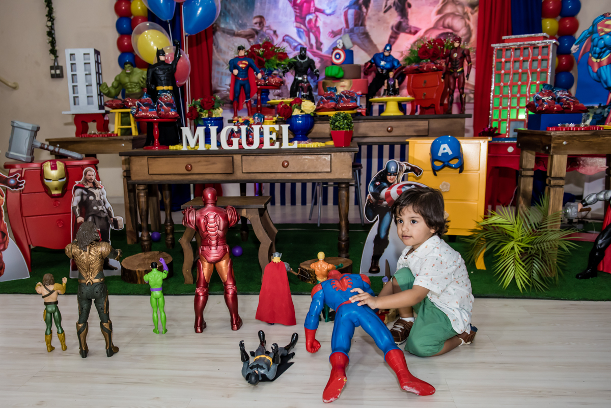 brincando com os personagens da mesa