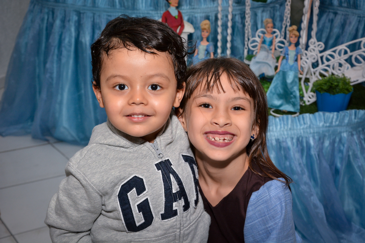 o amiguinho também é recebido pela aniversariante