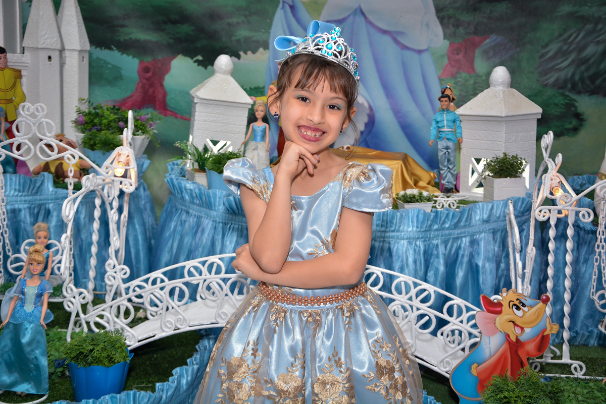 final da festa com a aniversariante muito feliz