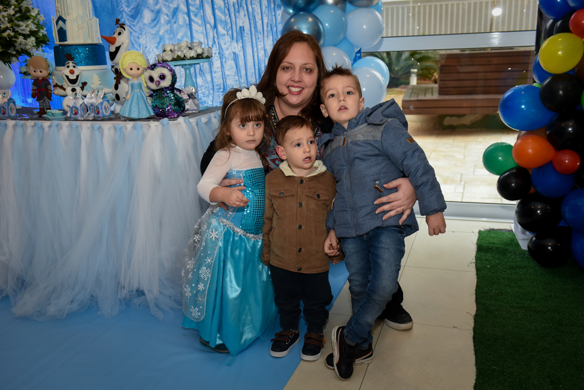 foto com os primos e tia