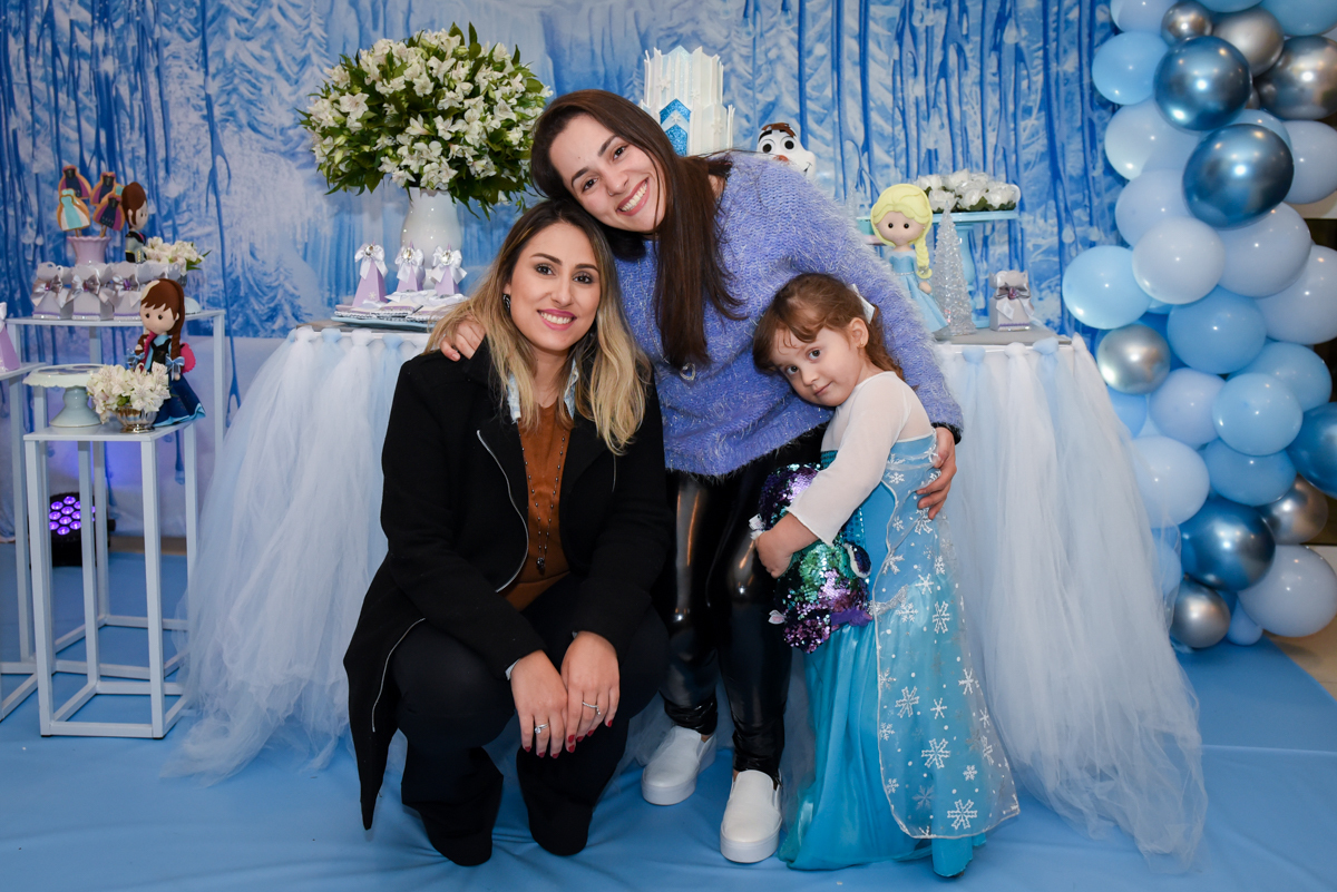 as irmãs juntas para fazer uma foto