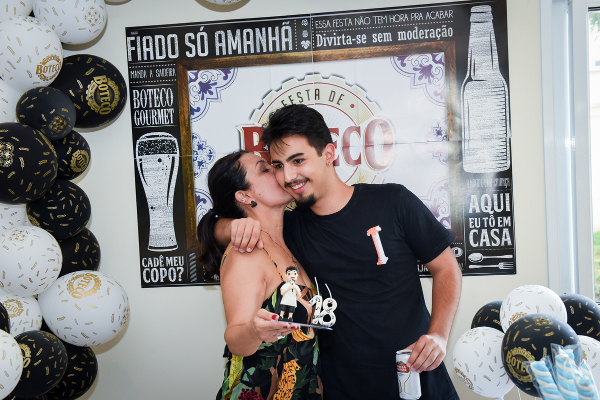 beijo carinhoso da mãe