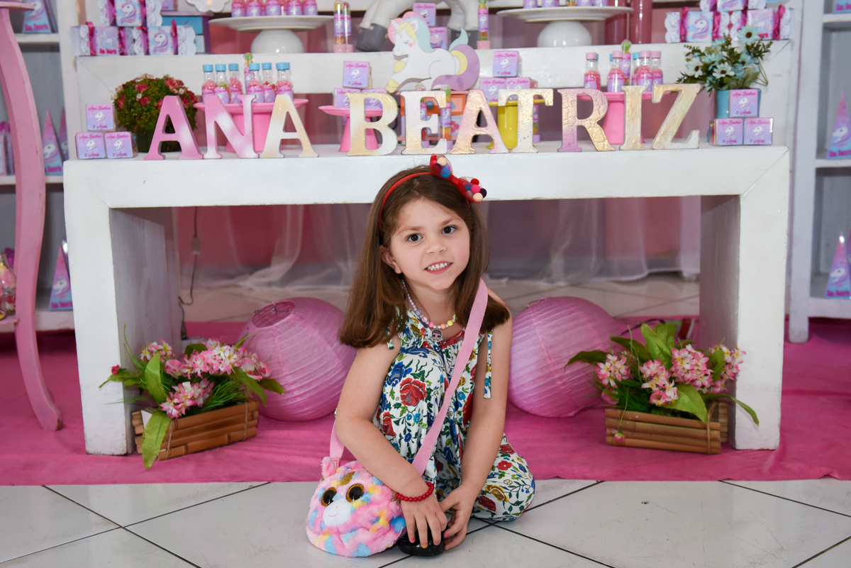 linda e feliz em sua festa