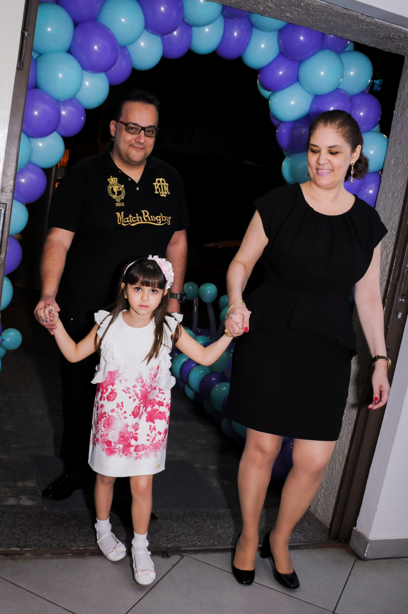 entrada dos pais no Buffet Infantil Ra Tim Boom, Saude, São Paulo