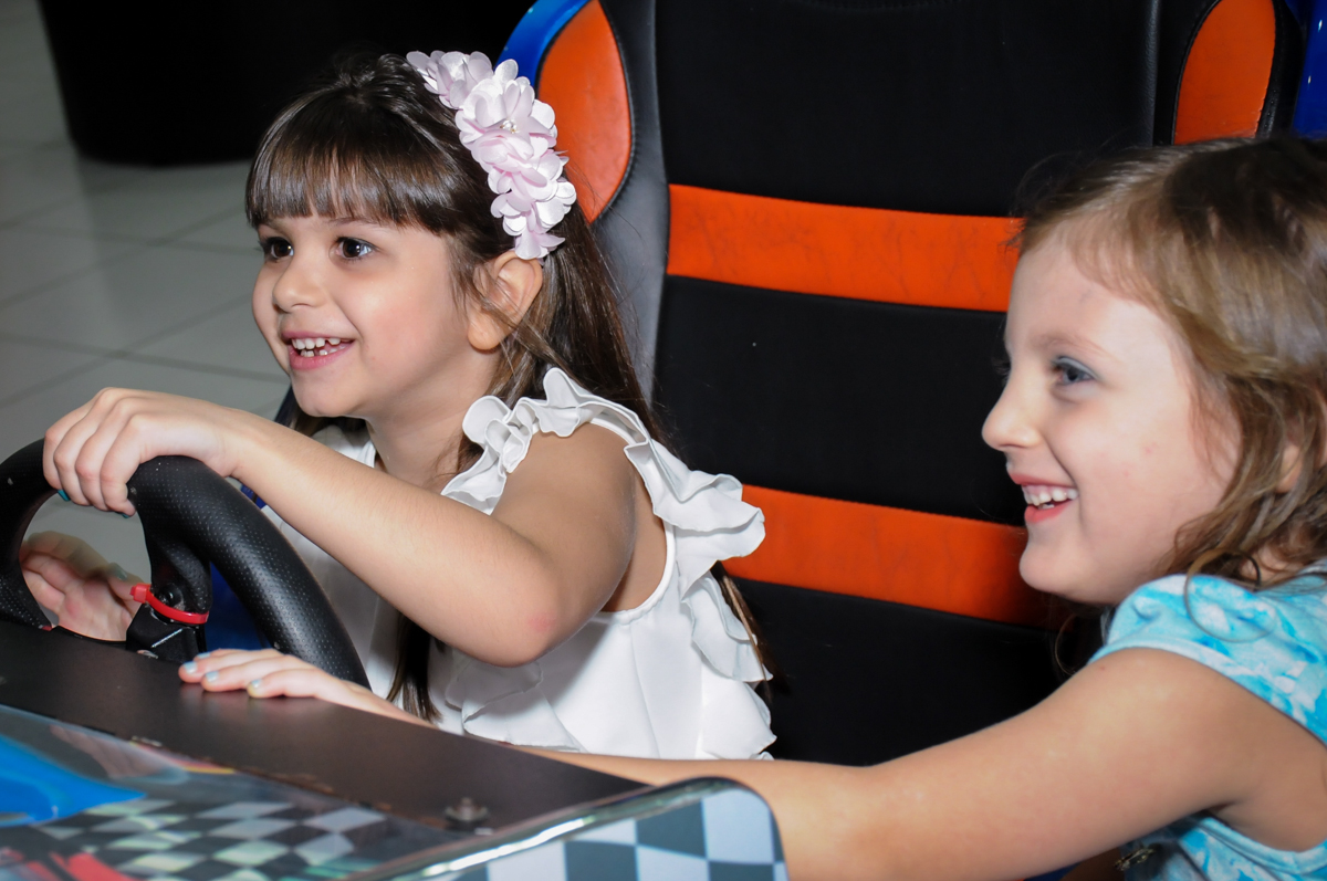aniversariante no carrinho no Buffet Infantil Ra Tim Boom, Saude, São Paulo
